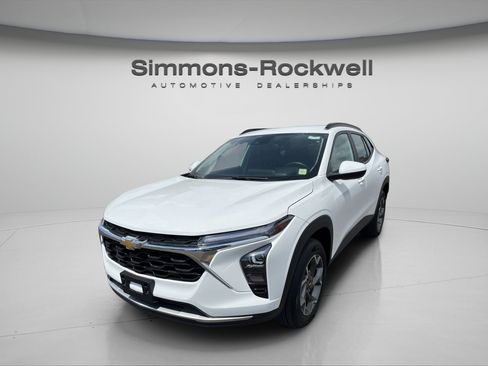 Used 2025 Chevrolet Trax LT w/ LT Convenience Package FWD image 1