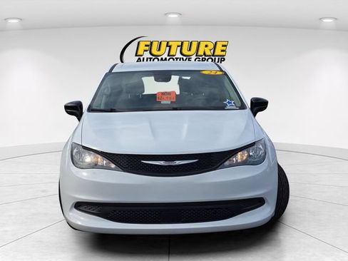 Used 2024 Chrysler Voyager LX FWD image 2