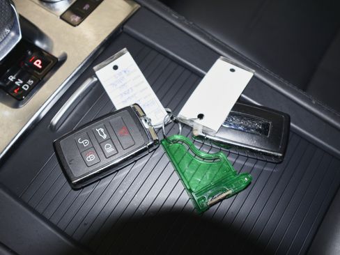 Used 2021 Jaguar F-PACE SVR image 38