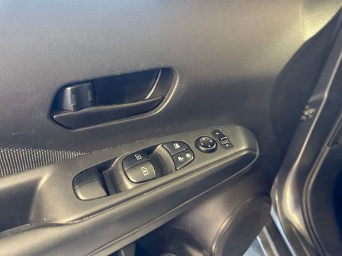 Used 2019 Nissan Kicks S FWD image 15