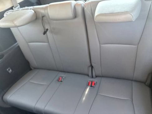 Used 2022 Toyota Highlander XLE AWD/4WD image 8