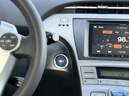 Used 2015 Toyota Prius Two image 17