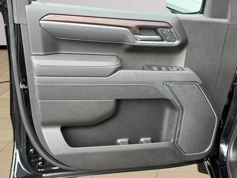 Certified 2025 GMC Sierra 1500 SLT image 42