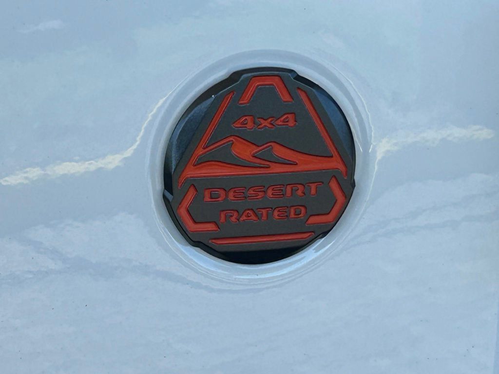 Used 2026 Jeep Gladiator Mojave AWD/4WD image 17