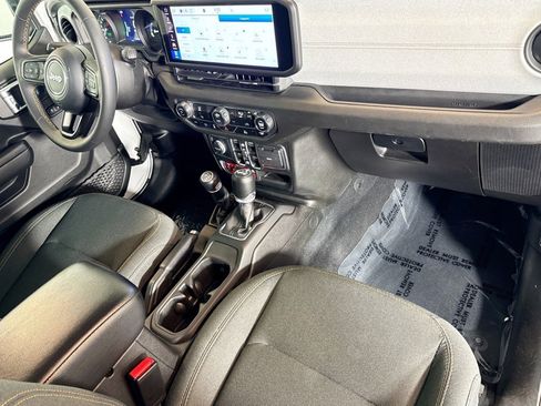 Used 2024 Jeep Wrangler Unlimited image 27