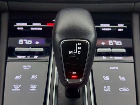 Used 2022 Porsche Cayenne Turbo AWD/4WD image 19
