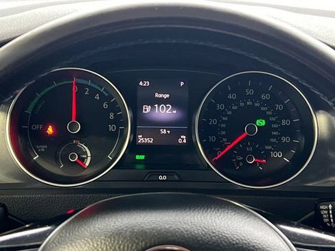 Used 2019 Volkswagen e-Golf SE w/ Driver Assistance Package image 29