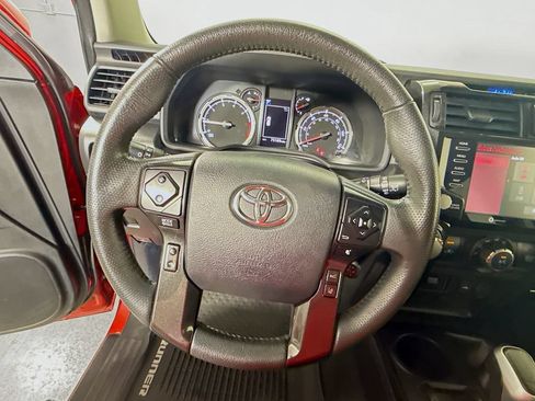 Used 2020 Toyota 4Runner TRD Off-Road AWD/4WD image 12