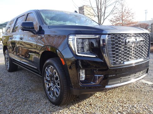 Used 2023 GMC Yukon XL Denali Ultimate image 11