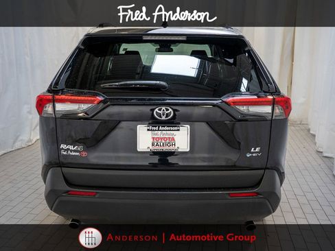 Used 2025 Toyota RAV4 LE AWD/4WD image 4