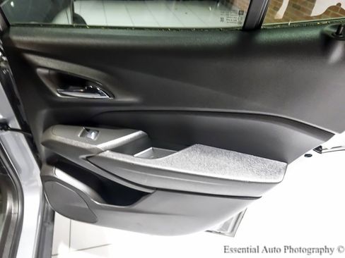 Certified 2025 Chevrolet Trax RS w/ Sunroof Package image 30