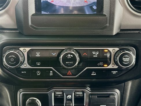 Used 2022 Jeep Gladiator Sport image 18