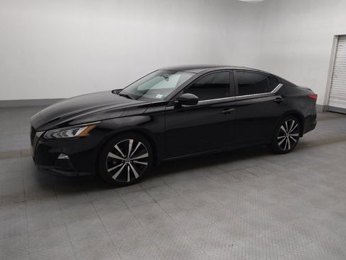 Used 2019 Nissan Altima 2.5 SR FWD image 2