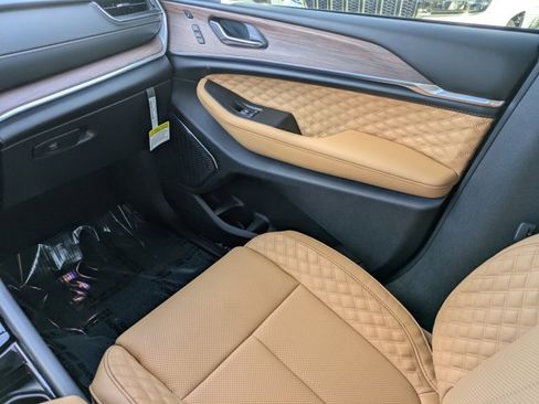 New 2025 Jeep Grand Cherokee L Summit image 15