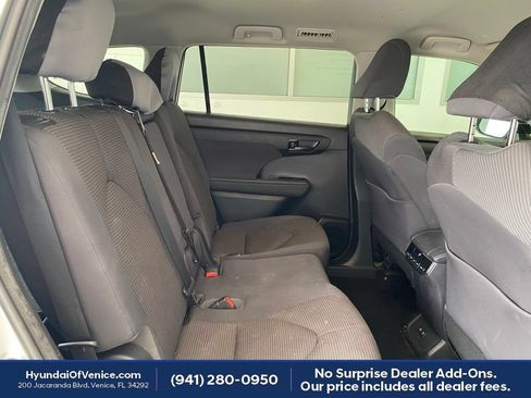 Used 2020 Toyota Highlander LE FWD image 20