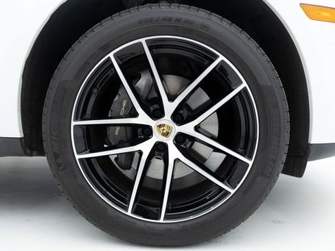 Used 2023 Porsche Macan AWD/4WD image 38
