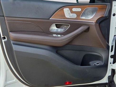 Used 2023 Mercedes-Benz GLS 450 4MATIC image 10