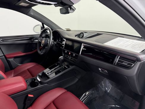 Certified 2026 Porsche Macan Turbo AWD/4WD image 15