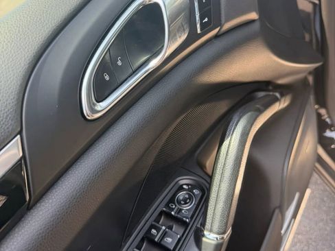 Used 2016 Porsche Cayenne AWD/4WD image 11