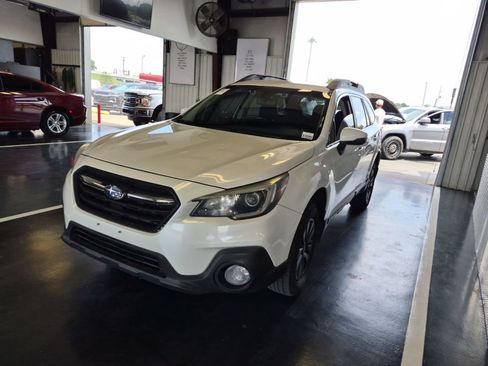 Used 2019 Subaru Outback 2.5i Premium AWD/4WD image 2