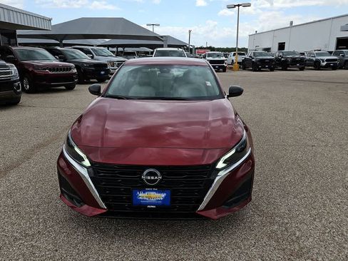 Used 2025 Nissan Altima 2.5 SV FWD image 3