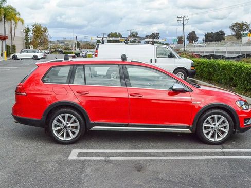 Used 2017 Volkswagen Golf Alltrack S image 10