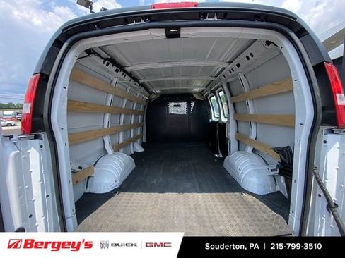 Used 2025 GMC Savana 2500 w/ Driver Convenience Package RWD image 5