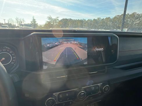 Used 2024 Jeep Wrangler Unlimited Rubicon w/ Convenience Group image 32