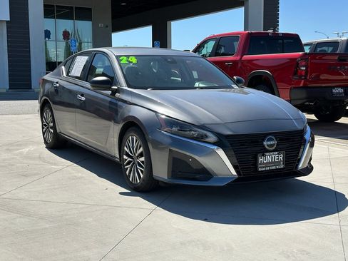 Used 2024 Nissan Altima 2.5 SV FWD image 10