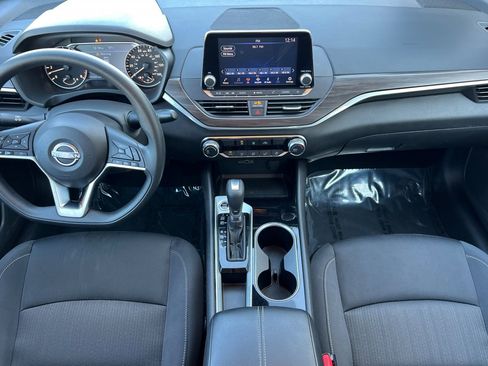Used 2024 Nissan Altima 2.5 SV image 14