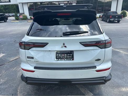 New 2025 Mitsubishi Outlander SE image 6