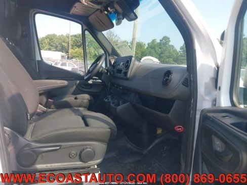 Used 2022 Mercedes-Benz Sprinter 2500 image 10