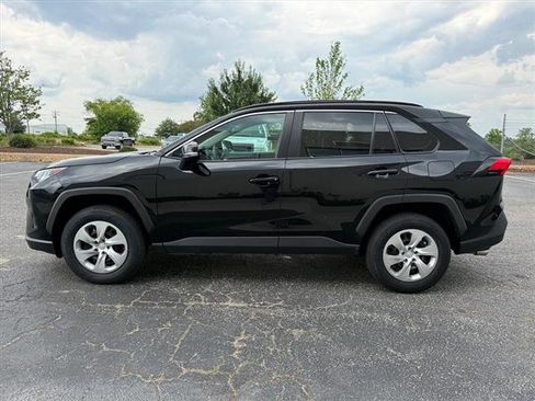 Used 2021 Toyota RAV4 LE FWD image 6
