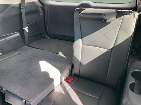 Used 2024 Toyota Highlander XLE image 15