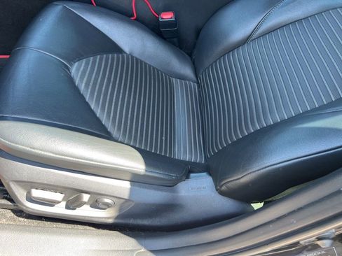 Used 2019 Toyota Camry SE w/ Carpet Mat Package FWD image 25