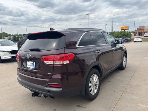 Used 2016 Kia Sorento LX w/ LX Convenience Package FWD image 5