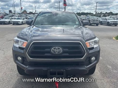 Used 2020 Toyota Tacoma SR5 AWD/4WD image 2