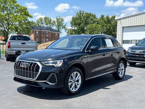 Used 2023 Audi Q3 2.0T Premium w/ Convenience Package AWD/4WD image 3