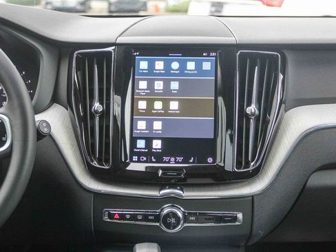 Used 2025 Volvo XC60 B5 Plus image 15