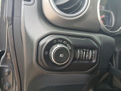 Used 2018 Jeep Wrangler Unlimited Rubicon AWD/4WD image 12