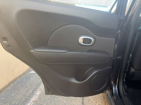 Used 2014 Kia Soul + FWD image 19