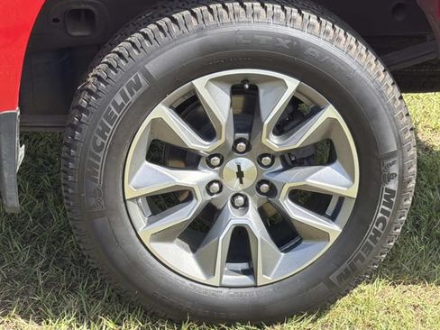Used 2022 Chevrolet Silverado 1500 LT AWD/4WD image 15