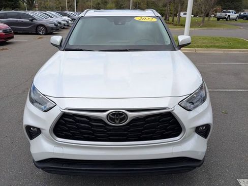 Used 2022 Toyota Highlander XLE image 4