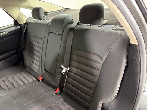 Used 2017 Ford Fusion SE image 20