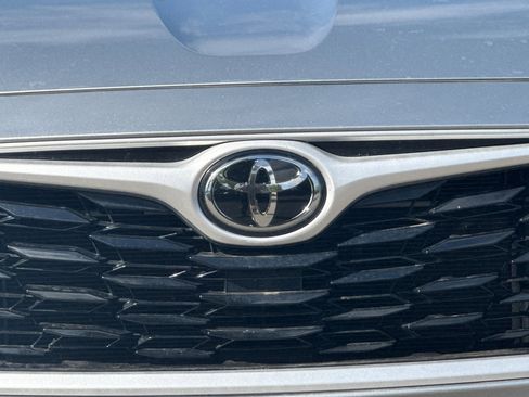 Used 2022 Toyota Highlander XLE image 50