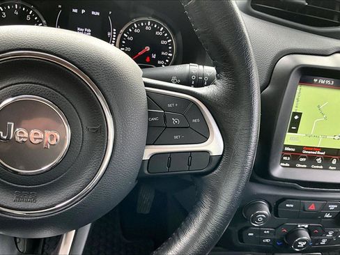 Certified 2023 Jeep Renegade Latitude w/ Premium Group image 20