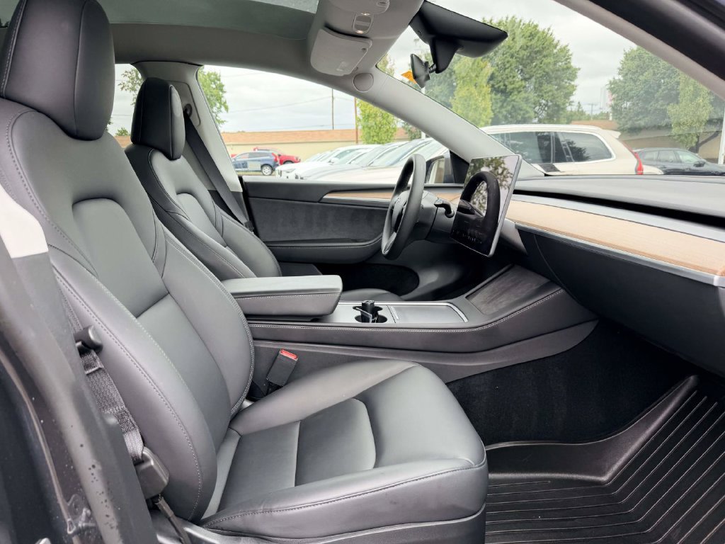 Used 2024 Tesla Model Y Long Range AWD/4WD image 13