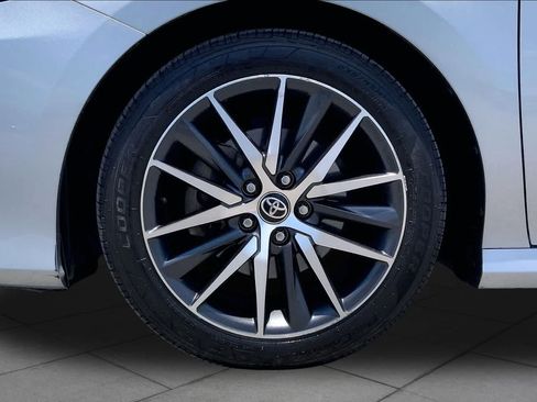 Used 2022 Toyota Camry XLE FWD image 11