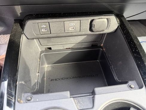Used 2024 Toyota Prius XLE FWD image 30