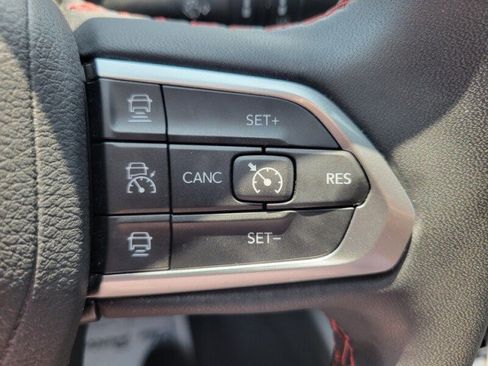 Used 2025 Jeep Compass Trailhawk AWD/4WD image 17